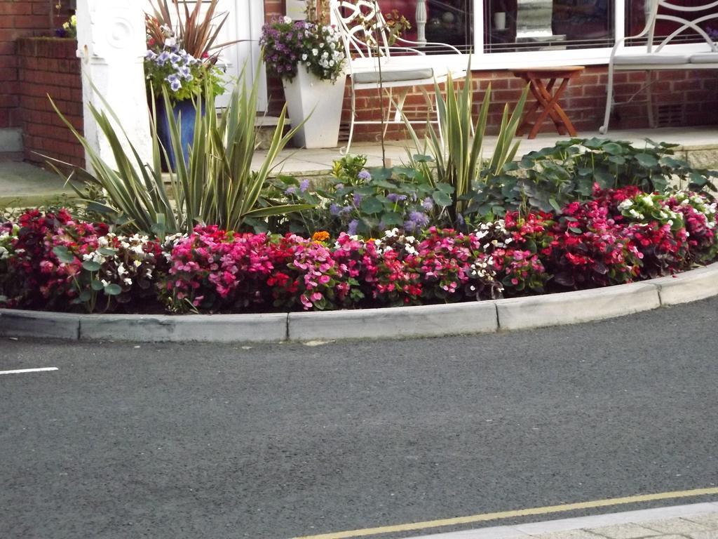 The Strathdon Hotel Blackpool Exterior photo